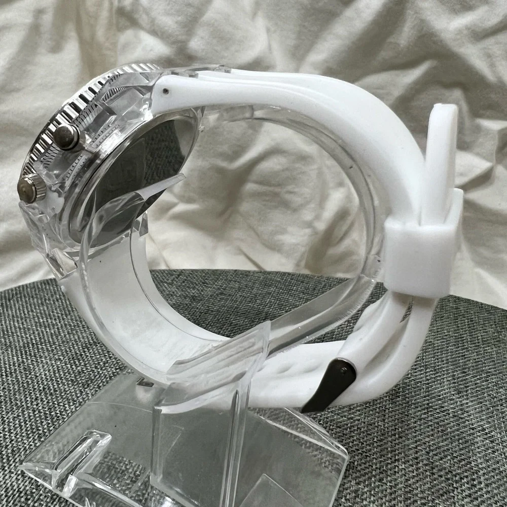NWOT…GENEVA QUARTZ WATCH, WHITE BAND LED WATCH COLOR CHANGING. AMAZING ☑️